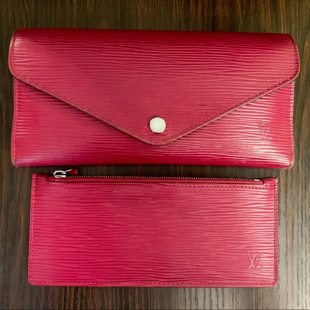 ✅ Authentic Louis Vuitton Red Wallet ❤️